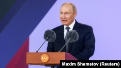 Рускиот претседател Владимир Путин за време на церемонијата на отворање на воено-техничкиот форум Армија-2022 во Конгресниот и изложбен центар во Москва, 15 август 2022 година