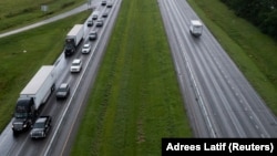 АКШдагы трассалардын биринде тартылган сүрөт,  жаңылыкка тиешеси жок.  Иллюстрация үчүн колдонулду