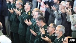 نمایی از حضور فرماندهان ارشد سپاه پاسداران در مراسم نماز جمعه تهران.
