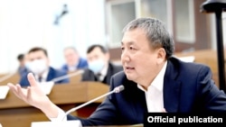 Асылбек Жээнбеков.