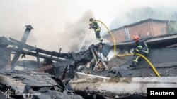 Urmările unui atac aerian rusesc la Hmelnițki, în Ucraina, pe 3 septembrie 2025. 