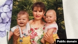 Елена Антиосова с сыновьями