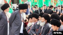 Туркменские старейшины - участники официальных мероприятий. Туркменистан (Иллюстративное фото)     
