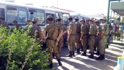 Diňle: Çagyryş ýaşyna ýeten mekdep uçurymlary harby gulluga alnyp gidilýär – Balkan welaýaty