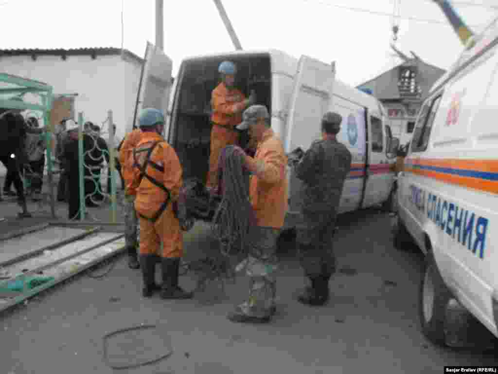 Кырсык болгон жерге куткаруучулар дароо жете келишти.