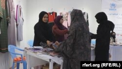 شماری از زنان تجارت‌پیشه در هرات