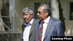 Турсунбай Адашбаев менен Өзбекстан эл жазуучусу Тахир Малик.