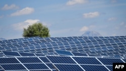 Panele fotovoltaike - Fotografi ilustruese nga arkivi.