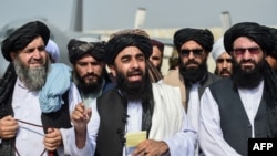 ذبیح‌الله مجاهد سخنگوی حکومت طالبان و شماری از مقام‌های دیگر طالبان