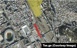 წითელი - დამწვარი ბაზრობის ტერიტორია; ყვითელი - ახალი საცხოვრებელი კვარტლის სამხრეთი საზღვრის დასაწყისი