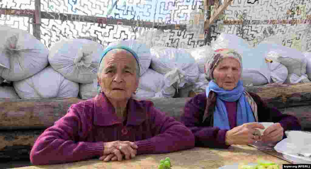 Belli sovet uquq qoruyıcısı Andrey Saharovnıñ şefaatı Veciye Kaşka ve qorantasına Qırımda resmiy qayd olunmaqqa yardım etti. Bunıñ içün Ceviye apte Saharoğa Moskovağa barıp yardım soradı