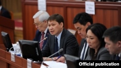 Сапар Исаков парламентте. 17-апрель, 2018-жыл. 