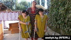 Зита и Гита с мамой, 2012