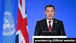 Кыргызстандын президенти Садыр Жапаров COP26 саммитинде сүйлөп жаткан учуру. 2-ноябрь, 2021-жыл