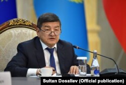 Акылбек Жапаров.