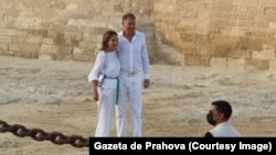 Președintele Klaus Iohannis a fost miercuri, 27 octombrie 2021, într-o vizită de stat în Egipt, la invitația omologului său -președintele Abdel Fattah El-Sisi. După întrevedere, alături de prima doamnă, a plecat în excursie.