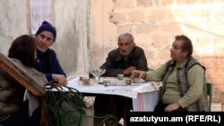 Հայաստանում Արցախից տեղահանված շուրջ 5300 ընտանիք է ապրում՝ ավելի քան 20 հազար 400 հոգի: Նրանք հիմնականում պատերազմի ժամանակ բնակավայր ու տուն կորցրած մարդիկ են: