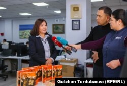 Венера Сагындык кызы, "Эркин Европа/Азаттык” радиосунун кыргыз кызматынын директору. Китептин бет ачары, 11-февраль, 2022-жыл.