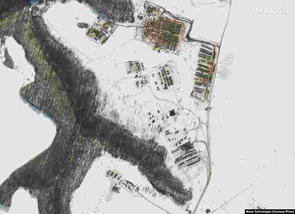 Više borbenih grupa i područja za smještaj vojske uočeni su na poligonu Kursk, 9. februar.