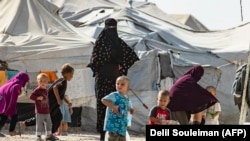 Один из лагерей для женщин и детей из «ИГ».