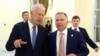 Kirill Dmitriev (stânga), un finanțist format la Harvard, a jucat un rol important în discuțiile neoficiale cu trimisul Casei Albe, Steve Witkoff. 