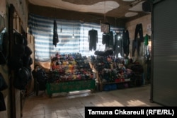 ჭიათურაში მოსახლეობის უმეტესობა ან ვაჭრობითაა დაკავებული, ან "ჯორჯიან მანგანეზში" მუშაობს.