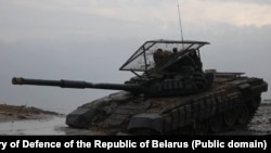 Вайсковыя манэўры ў Беларусі, архіўны здымак