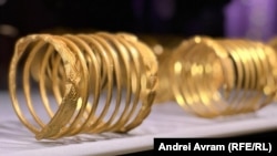Brățările dacice de aproximativ un kilogram fiecare pot fi văzute din nou la București.