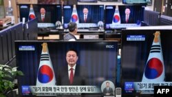 Түштүк Кореянын кызматтан убактылуу четтетилген Юн Сок Ёл.