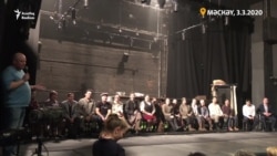 Мәскәүдә Әтнә театры тамашасыннан соң фикер алышу
