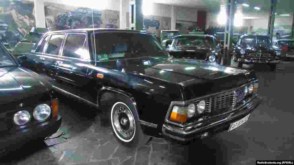 Модель завода ГАЗ для Политбюро ЦК КПСС - "чайка"