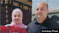 Искандар Маликӣ бо ҳамсараш Муаттархон