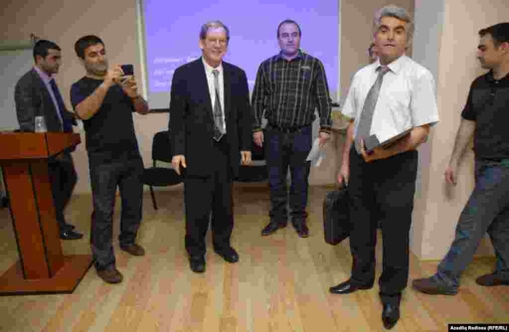 &nbsp;"Ədəbi&nbsp;Azadlıq-2013" müsabiqəsinin qalibi Balayar Sadiq&nbsp;(sağda)