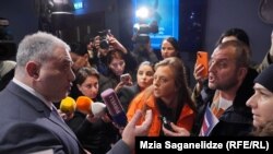 „მოკლედ გვიპასუხეთ, რომ არ დაგაინტერესათ თქვენ მზიას მდგომარეობამ და არაფერი იცით მის შესახებ“, - მიმართა სარჯველაძეს ნინია კაკაბაძემ.