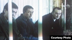 "Нурчулар" уюмунун мүчөсү деп айыпталган журналисттер сотто. Ташкент, февраль, 2009-ж.