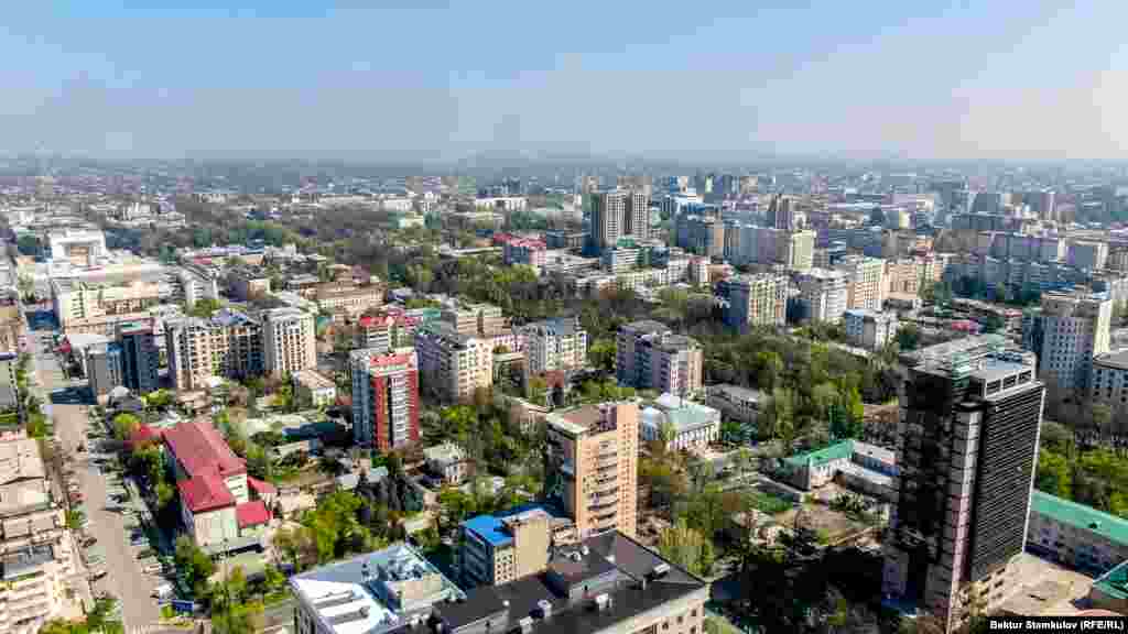 Автоунаалар азайып, Бишкектин абасы тазарды.