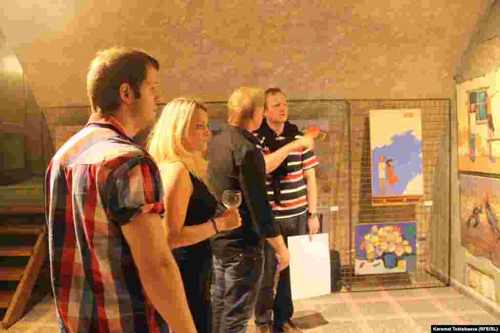 Прагадагы "Морна" галереясында былтыр Сүйөркул Дооровдун "Туңгуч" көргөзмөсү өткөн эле