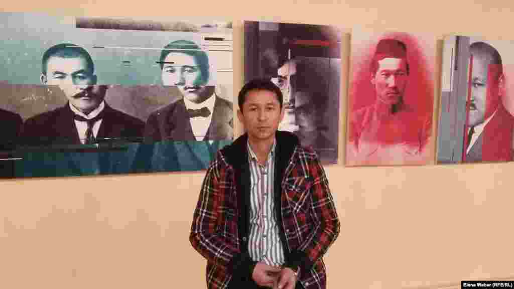 "Қызыл сүзгі" атты фотосуреттер экспозициясының авторы Сырлыбек Бекботаев көрерменге "Алаш" ұлт-азаттық қозғалысының тарихын жеткізуді көздегенін айтады.