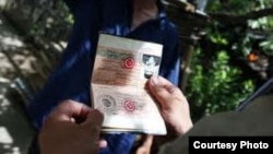 Кыргызский паспорт старого образца.