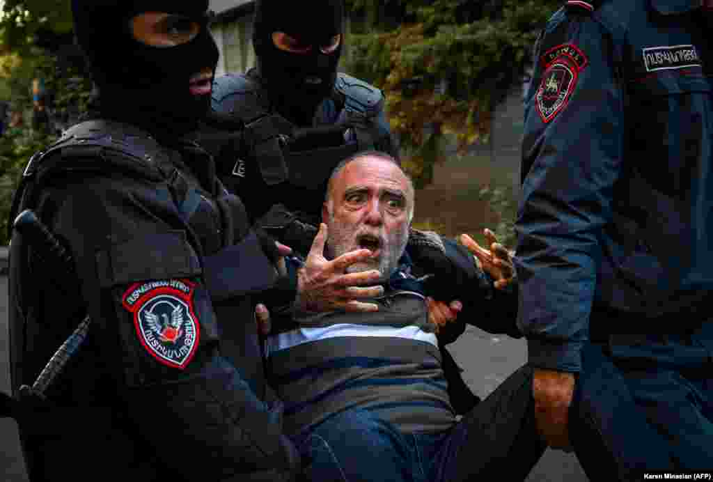 A number of demonstrators were detained by security forces during the demonstrations.