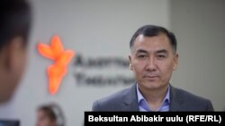 Равшан Жээнбеков.