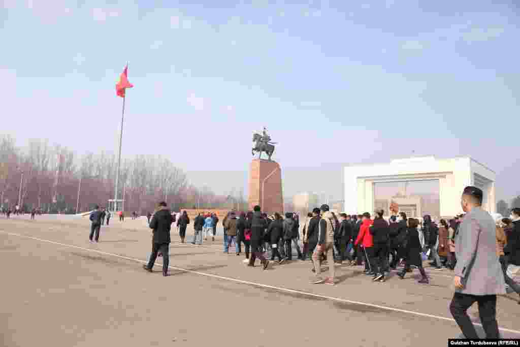 "Баштан башта" кыймылы демилге кылган тынчтык марштары 2020-жылдын ноябрынан бери ар жекшемби сайын уюштурулуп келе жатат.