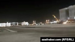 Arkadag şäheriniň 'ýüzüni garaňka tutan' gurluşyklary