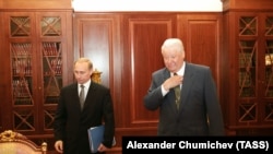 Борис Ельцин менен  Владимир Путин, 1999-жыл.