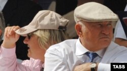 Moscow Mayor Yury Luzhkov (R) and his wife Yelena Baturina have faced increasing criticism over their hold on the Russian capital.