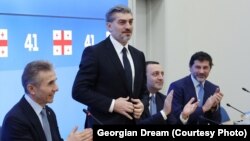 Михаил Кавелашвили (в центре)