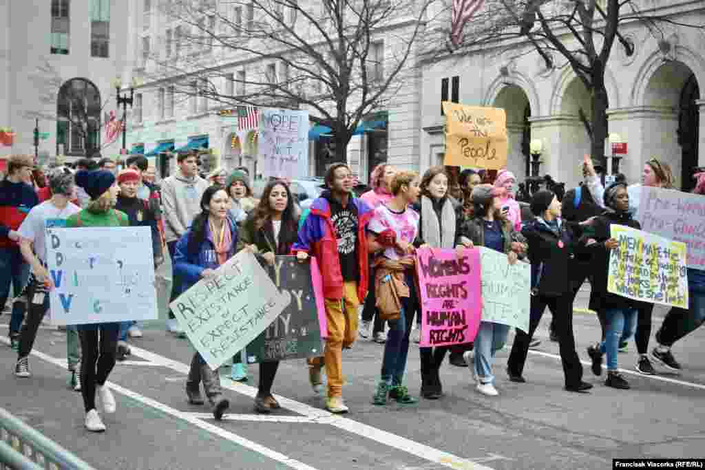 "Мы - народ", "Паважай існаваньне або паважай супраціў", "Правы жанчын = правы чалавека"