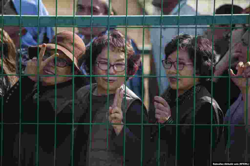 Комитет национальной безопасности Казахстана сообщил, что по периметру границы проводится "плановая операция".