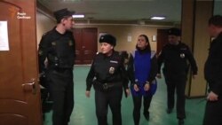 Суд арештував підозрювану у вбивстві дитини у Москві на два місяці (відео)