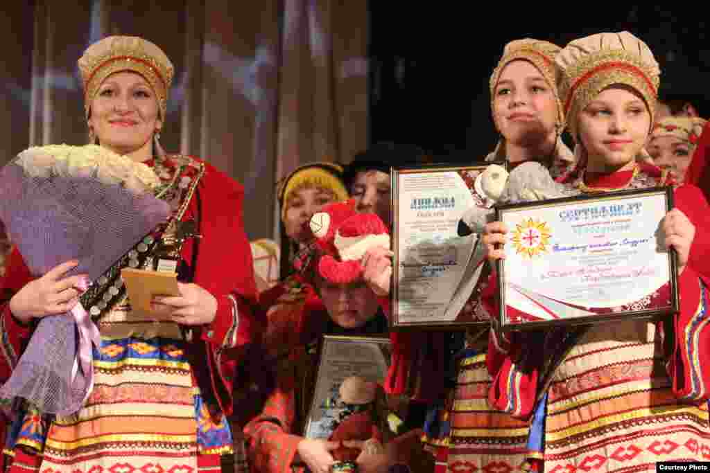 Гран-при яулаучылар Башкорстанның Бакалы районыннан "Сандугач" ансамбле